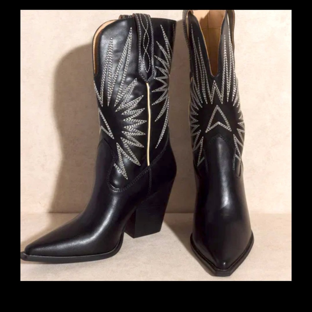 Black heeled cowgirl Boots